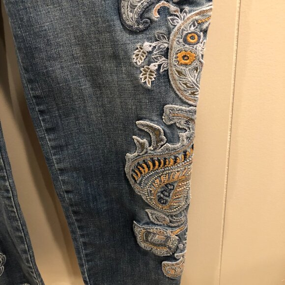 Chico's "So Slimming" Embroidered Jeans, Size 10R/Chico's 1.5 - Picture 8 of 11